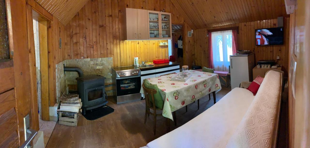 Mountain Cottage Komarnica Savnik Exterior foto